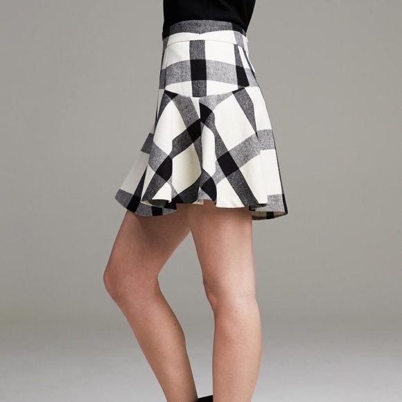 Taylor Swifts Banana Republic Plaid Skirt - Picture 3 of 8